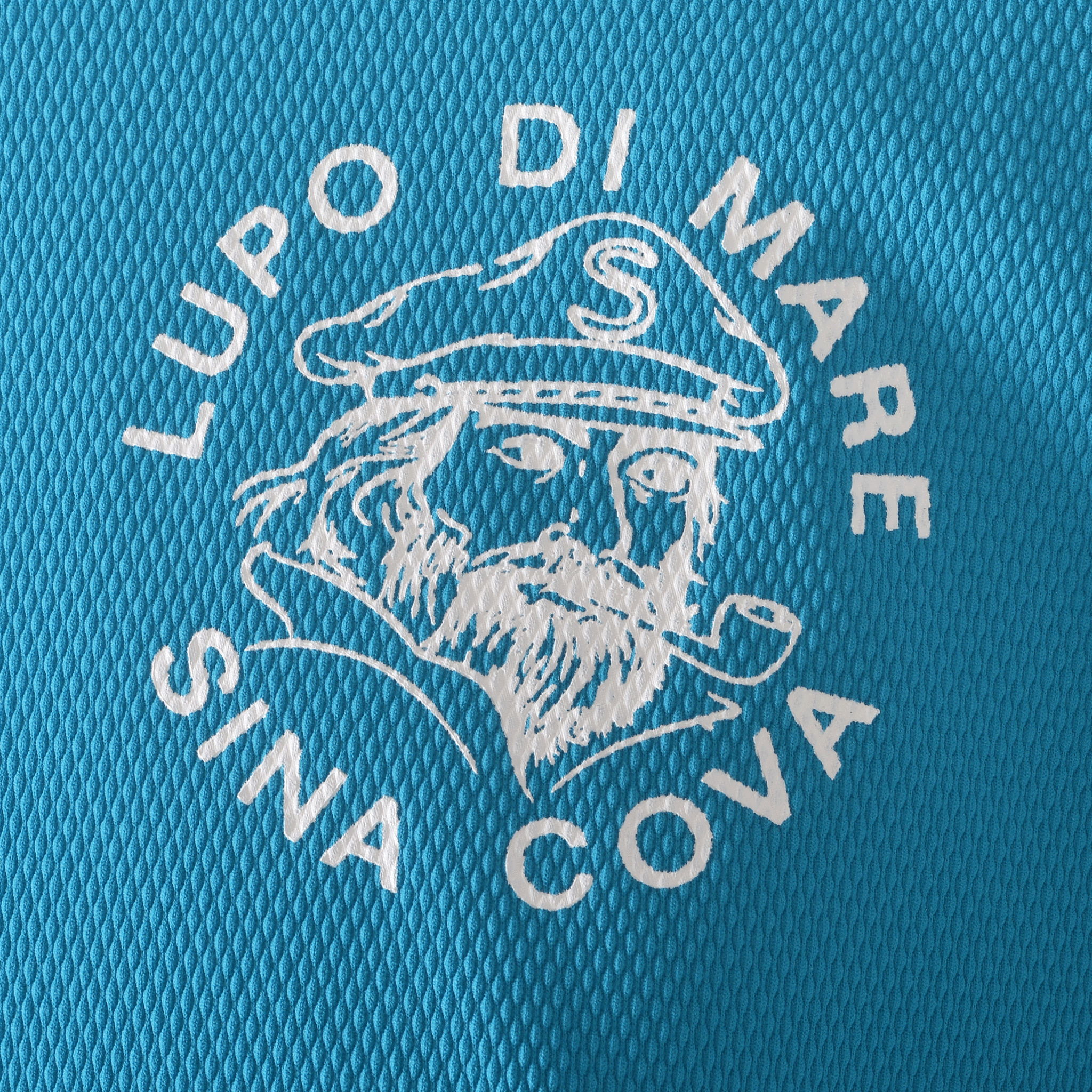 【公式】シナコバ (SINA COVA)ハイネックTシャツ(バックプリント) 25150520