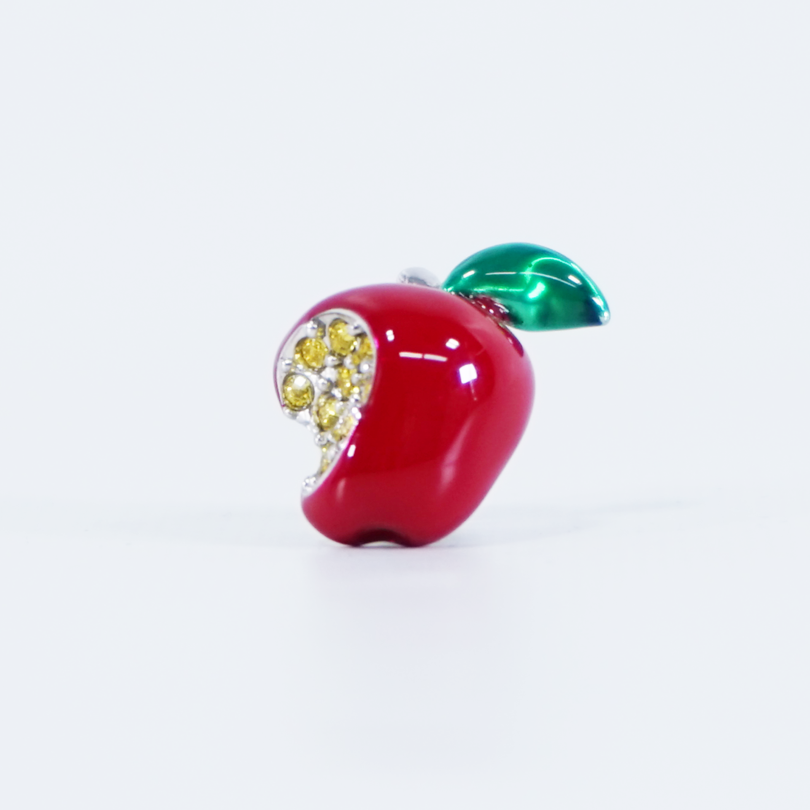 ラペルピン リンゴ 57001660