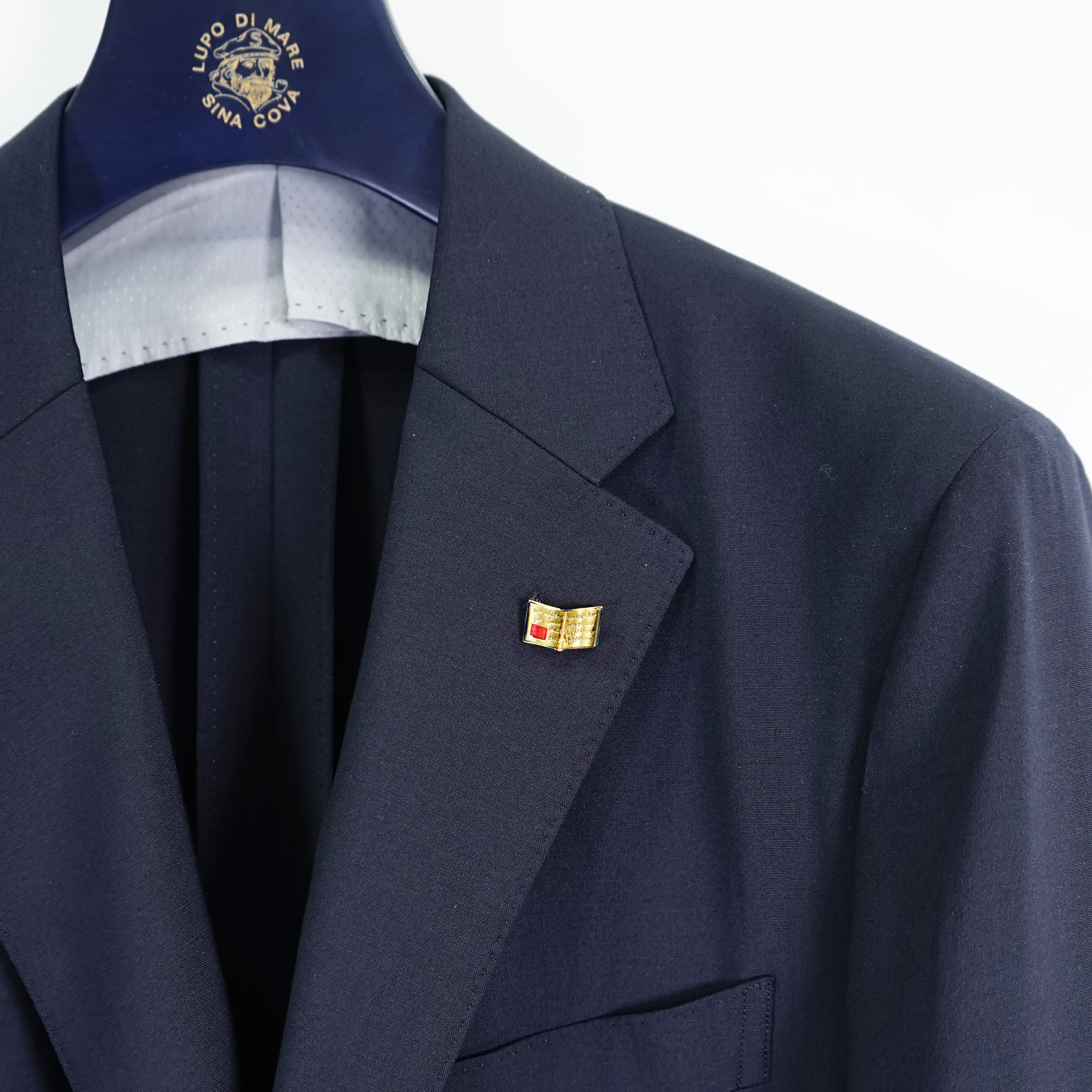 Lapel Pin Book 57002560