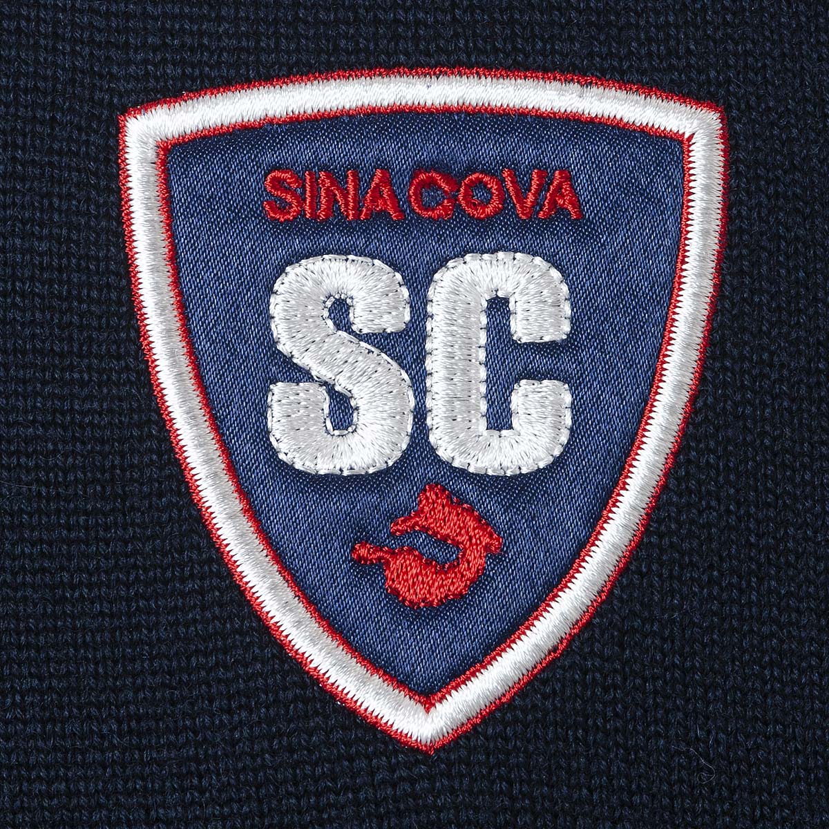【公式】シナコバ (SINA COVA) ハーフジップセーター 21250030 ネイビーのワッペン部分
