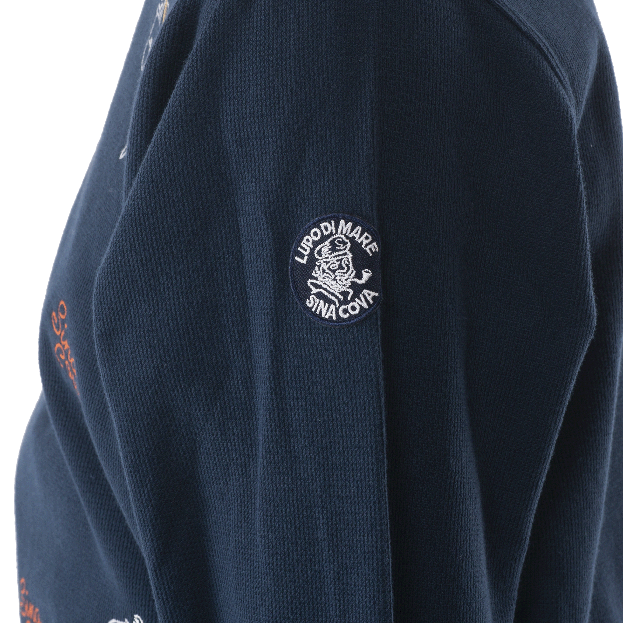 【公式】シナコバ (SINA COVA) クルーネックトレーナー スウェット リメイクモチーフ刺繍 23120020 ネイビーの肩部分