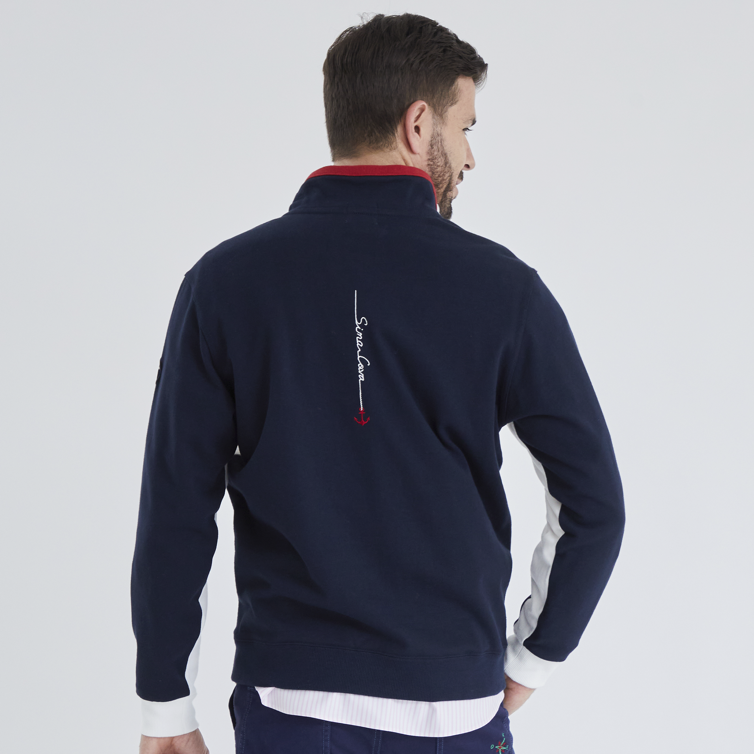 【公式】シナコバ (SINA COVA) ZIPUPプルオーバー 22210030 オフホワイトのモデル背面