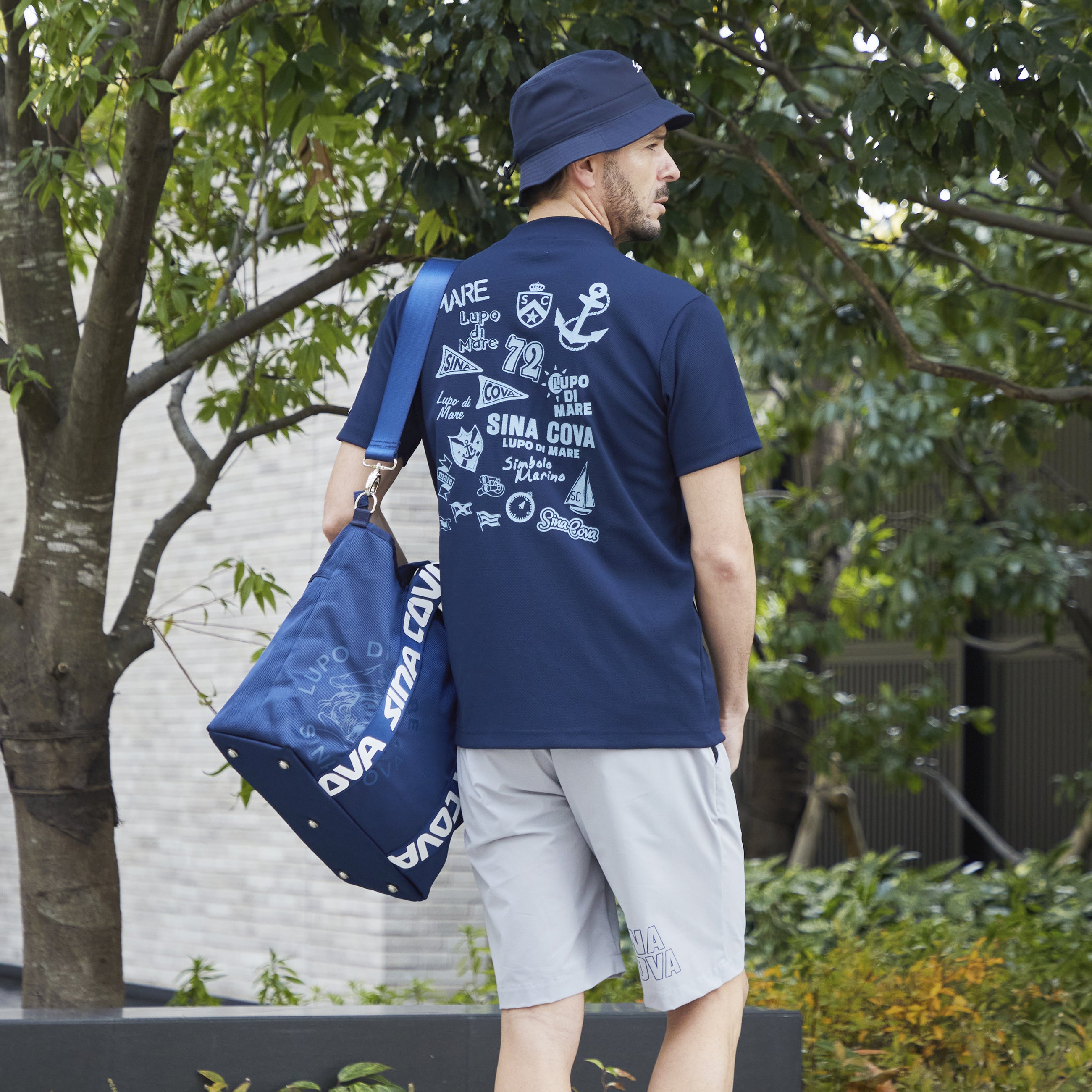 【公式】シナコバ （SINA COVA）ハイネックＴシャツ （バックプリント）25150530
